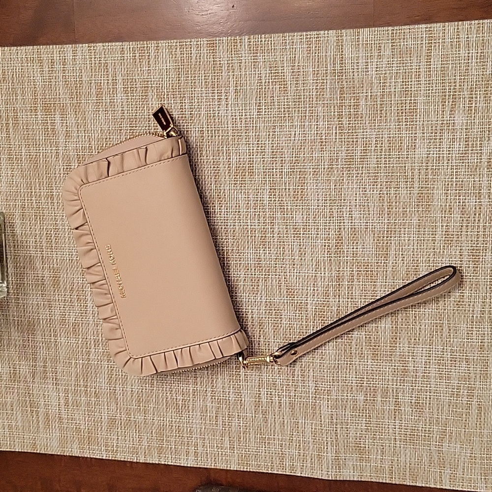 Wristlet